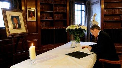 David Cameron signs Mandela condolence book