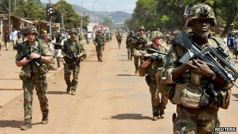 French troops in Bangui (8 Dec 2013)