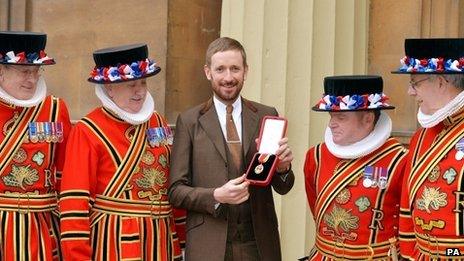 Sir Bradley Wiggins with Beefeaters