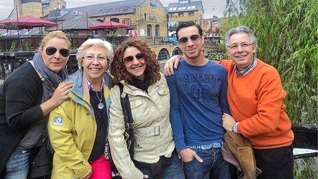 Alberto's family visiting him when he lived in London