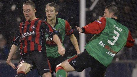 Crusaders and Glentoran drew 0-0 at Seaview