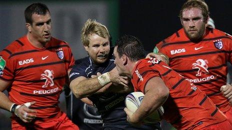 Connacht's Fionn Carr and Louis Picamoles of Toulouse