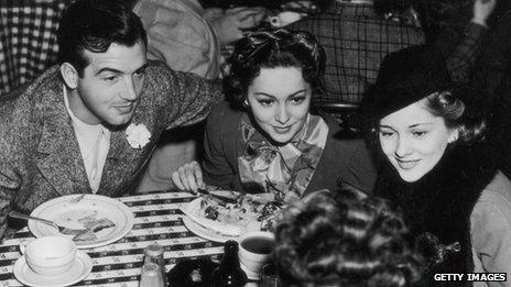 Olivia de Havilland, Joan Fontaine with actor John Payne in 1940