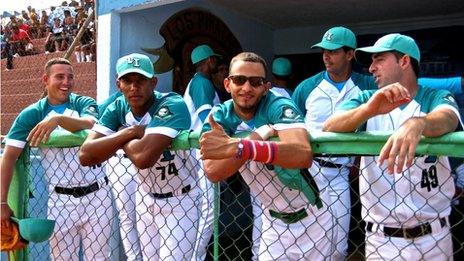 La Isla's team during a match in December 2013