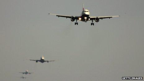 Planes stacking before landing at Heathrow