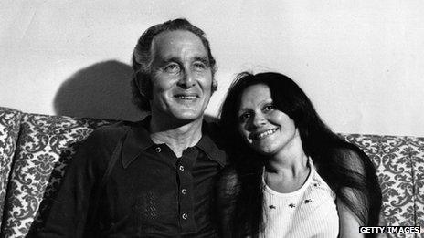 File photo from 12 February showing Ronald Biggs with his Brazilian girlfriend Raimunda Nascimento de Castro in Rio de Janeiro, Brazil