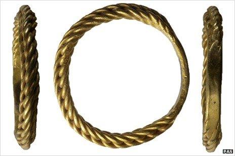 Late Saxon (Viking period) gold finger ring