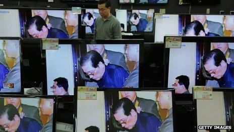 TV monitors displayed at Yongsan electronic market show the news of Chang Song-thaek's execution on 13 December 2013 in Seoul, South Korea