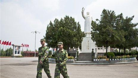 This Mao statue, built in 1993, stands at the centre of Nanjie Village, Henan Province. Every day there are two guards protecting the statue. Picture taken on September 2009.