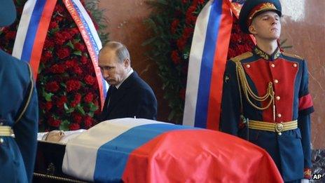 Vladimir Putin by the coffin of Mikhail Kalashnikov