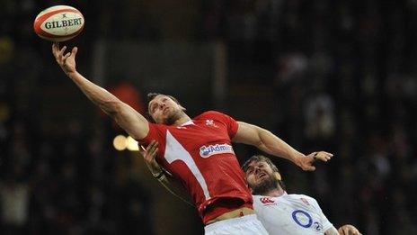 Sam Warburton reaches for the ball under pressure from England lock Geoff Parling