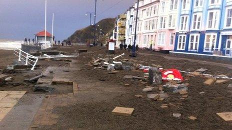 difrod i'r prom yn Aberystwyth