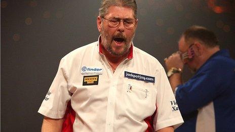 Martin Adams beat Tony O'Shea 3-0