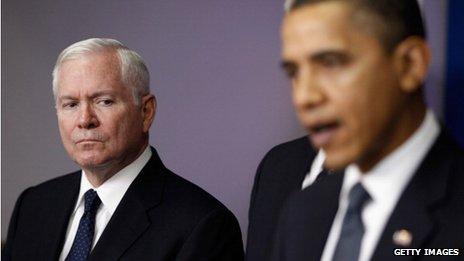 Former Us Defense Secretary Robert Gates (left) and US President Barack Obama in Washington DC on 16 December 2010