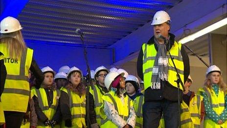 Bryn Terfel singing with the children on Friday