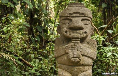 A stone statue in San Agustin park