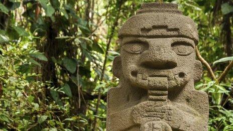 A stone statue in San Agustin park