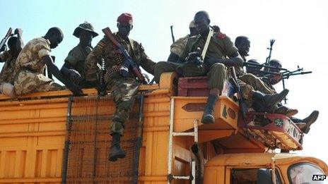 Government soldiers prepare to deploy from Juba, South Sudan 13 Januayr 2014