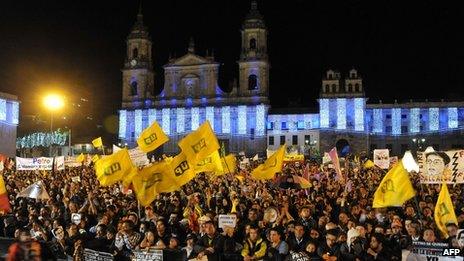 Supporters of dismissed Bogota's Mayor Gustavo Petro take part in a demonstration in downtown Bogota on 13 December, 2013