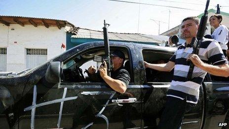 Michoacan vigilantes in Buenavista Tomatla