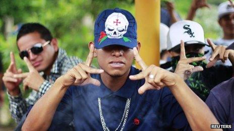 Gang members flash gang signs during an event to sign a truce in the municipality of Ciudad Delgado, in San Salvador (May 2013)