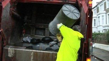 Binman throwing rubbish on to lorry