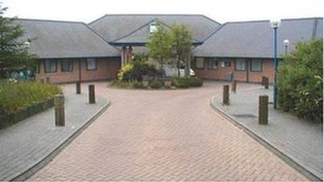 Uned Hergest, Ysbyty Gwynedd