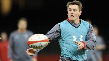 Jonathan Davies in training for Wales