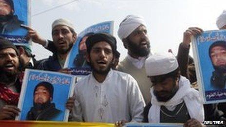 Protest by hardline Islamic party in support of the killer of Punjab Governor Salman Taseer