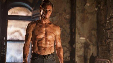 Aaron Eckhart in Frankenstein