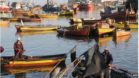 Fishermen work at the port of Arica, Chile, close to the border with Peru on 26 January.