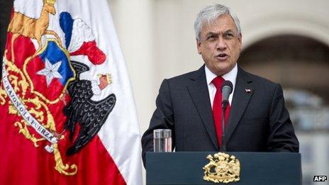 Chilean president Sebastian Pinera delivers a speech commenting the ruling of the International Court of The Hague at the presidential palace in Santiago on 27 January, 2014