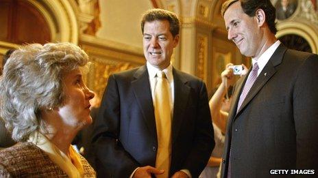 Joni Eareckson Tada withUs senators Sam Brownback and Rick Santorum in 2006