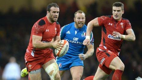 Jamie Roberts breaks through the Italy defence supported by Scott Williams