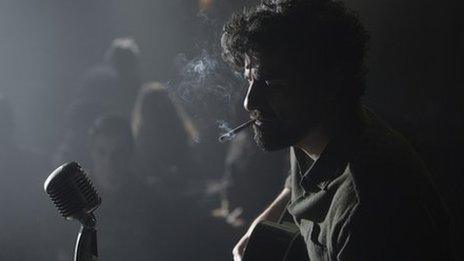 Oscar Isaac in Inside Llewyn Davis