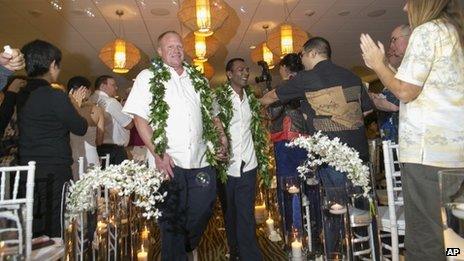 Gay wedding in Waikiki, Hawaii (Dec 20130