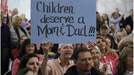 Opponents of gay marriage at a prayer meeting in Salt Lake City, Utah (28 Jan 2014)