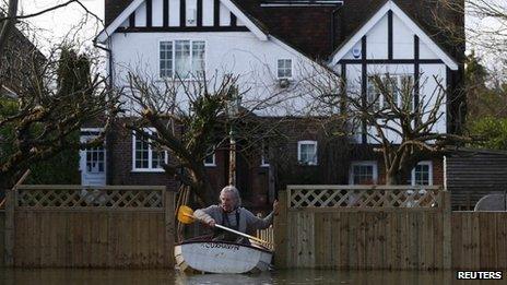 Man uses canoe to leave flooded house in Wraysbury