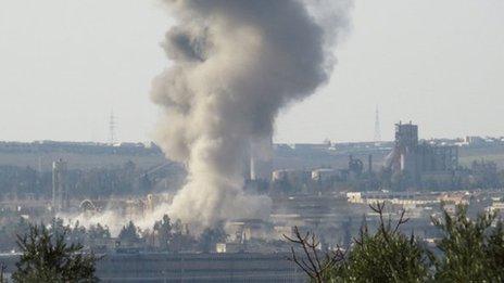 Smoke rises from prison in central Aleppo (6 February 2014)