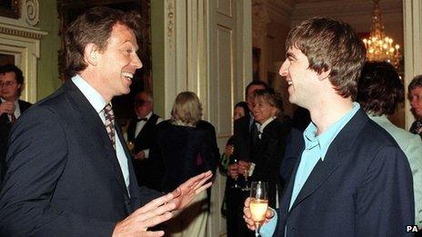 Tony Blair and Noel Gallagher in 1997