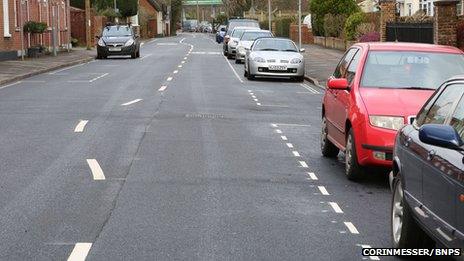 wonky white line in Dorset street