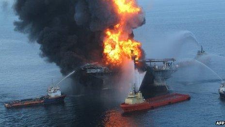 The Deepwater Horizon burns