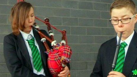 Students playing bagpipes and pipe