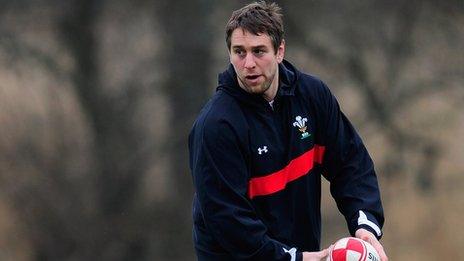 Ryan Jones training with Wales