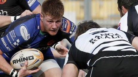 Andrew Coombs takes on Zebre