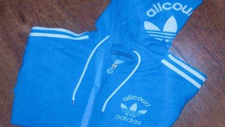 Geansaidh Adidas