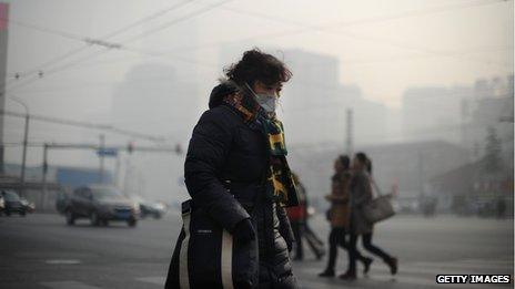 Chinese lady wearing a mask in Beijing