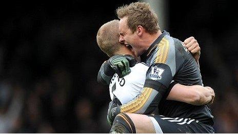 David Stockdale and Brede Hangeland celebrate Fulham's win