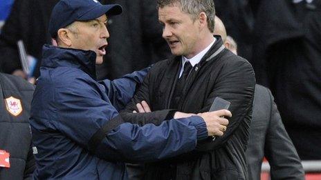 Crystal Palace manager Tony Pulis with Cardiff manager Ole Gunnar Solskjaer