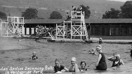 An old picture of Ynysangharad lido